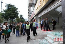 女子爆料石墩堵门视频,真相背后引关注